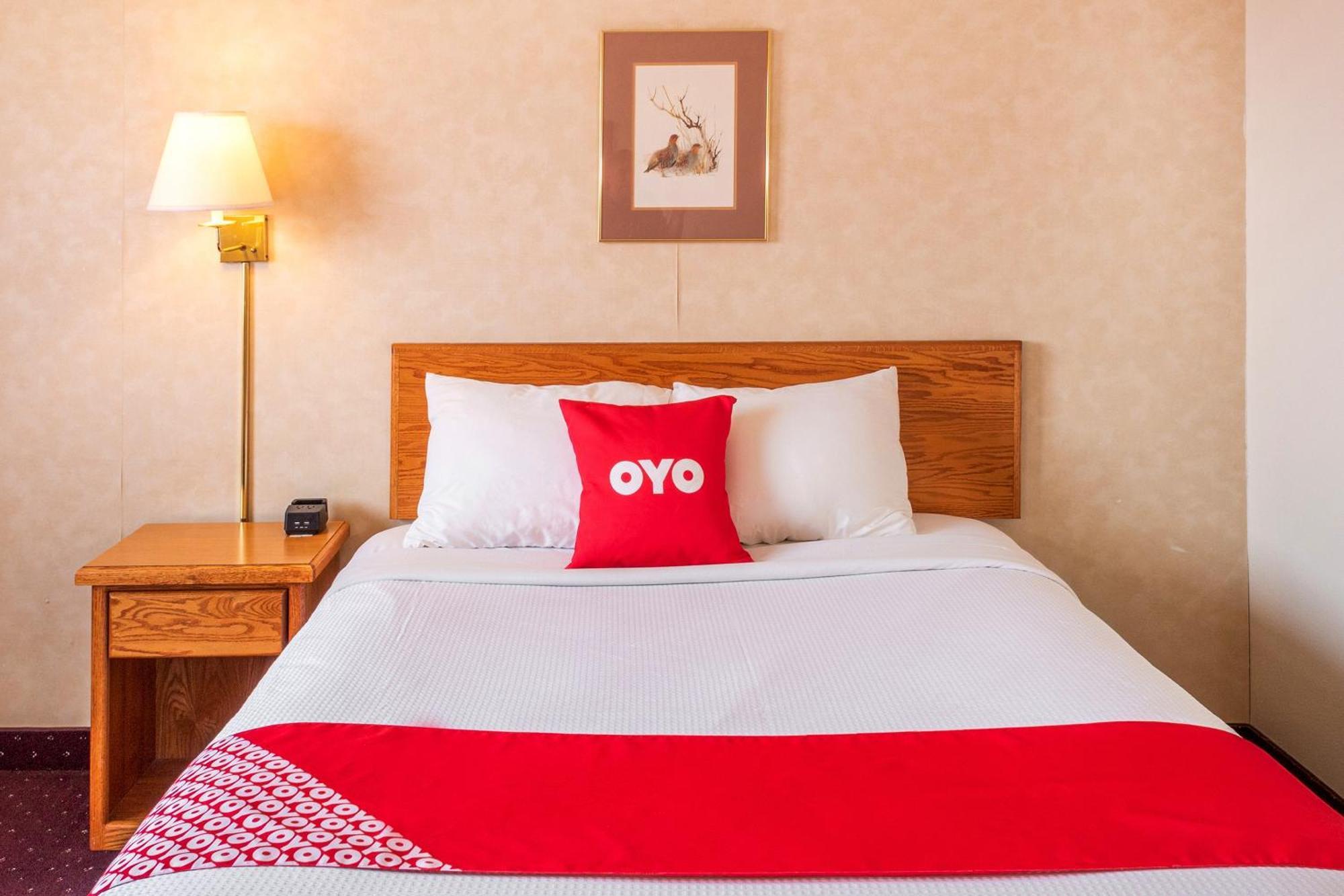 Oyo Hotel Shelby Mt Hwy 2 & I-15 Exterior photo