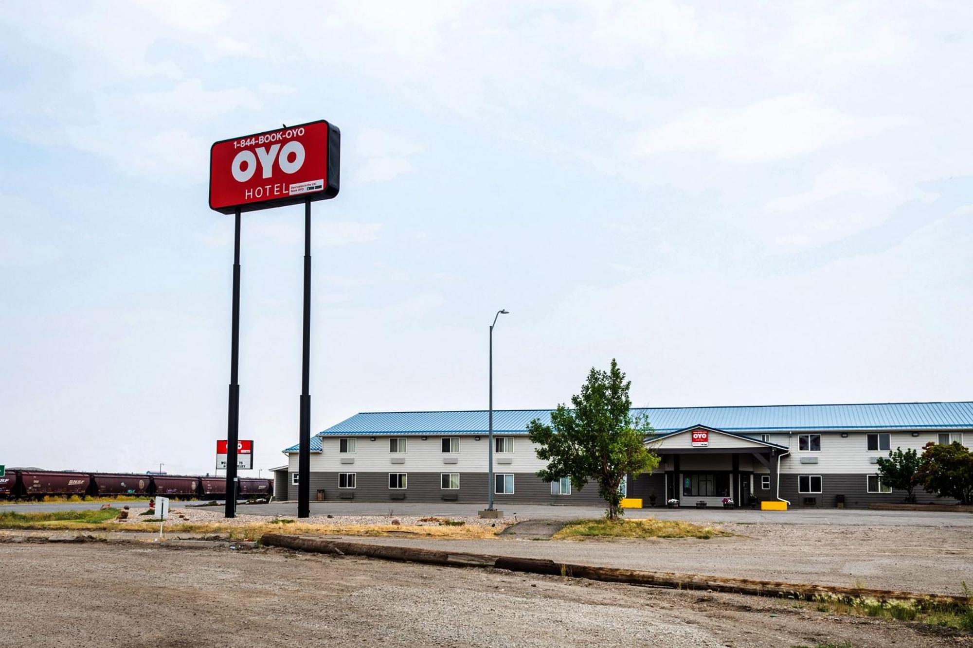 Oyo Hotel Shelby Mt Hwy 2 & I-15 Exterior photo